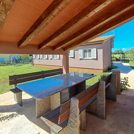 Pet Friendly In With Kitchen * Pula