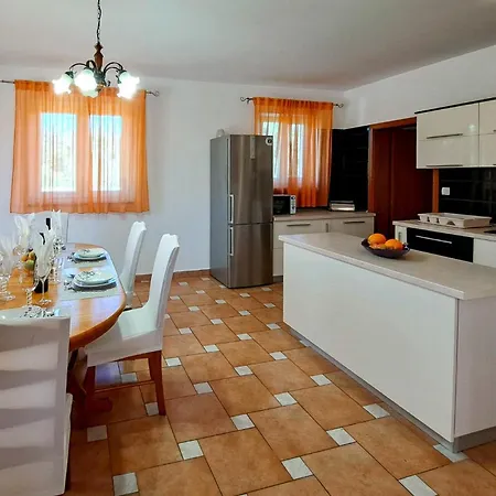 Awesome Home In Pula With Wifi بيت للعطل *