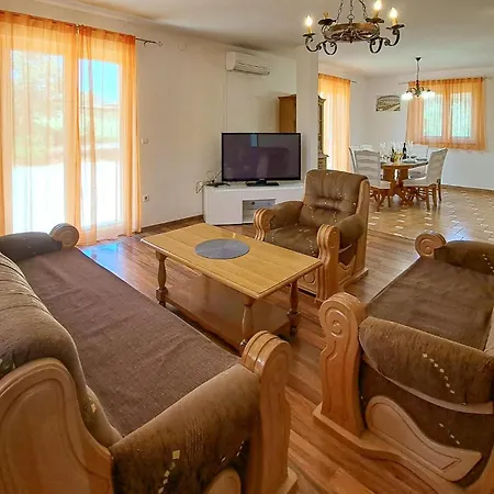 Pet Friendly In With Kitchen Дом отдыха Пула