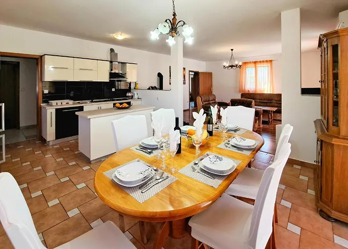 Pet Friendly In With Kitchen * Pula