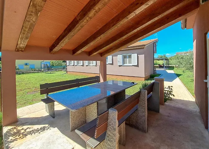 Pet Friendly In With Kitchen * Pula