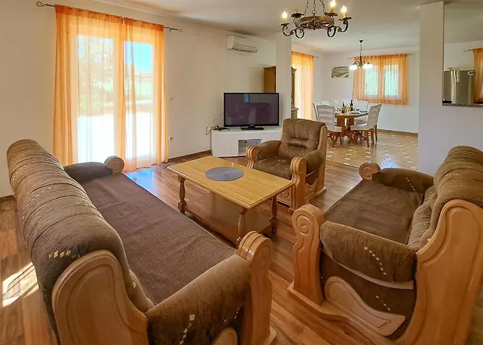 Pet Friendly In With Kitchen Vikendica Pula