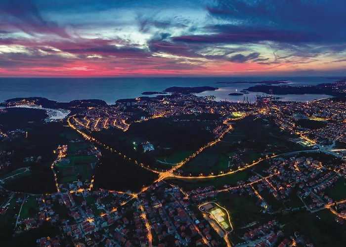 Pet Friendly In With Kitchen *