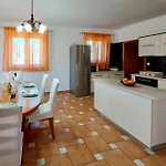 4 Bedroom Lovely In Holiday home *