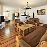 4 Bedroom Lovely In Holiday home Pula