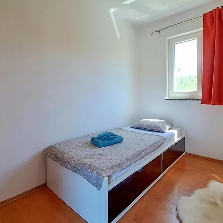 Pet Friendly In With Kitchen