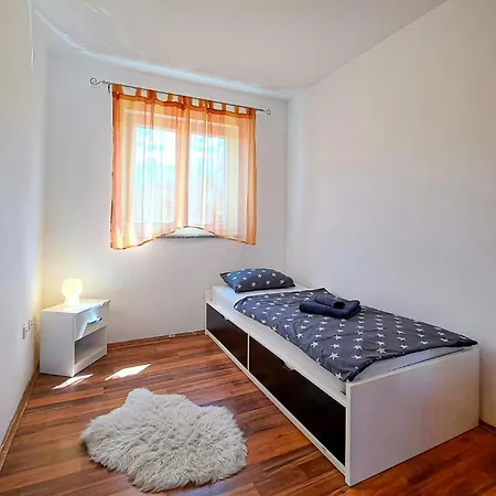 Pet Friendly In With Kitchen