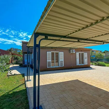 4 Bedroom Lovely In Holiday home