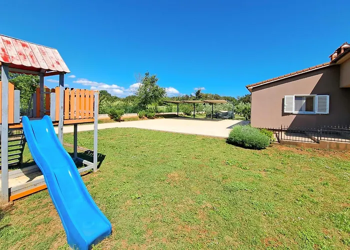 Pet Friendly In With Kitchen *