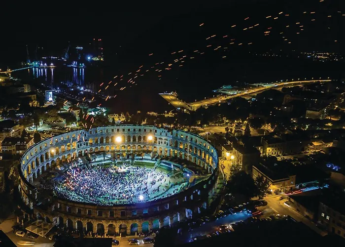 Pet Friendly In With Kitchen Pula