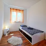 4 Bedroom Lovely In