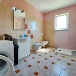 4 Bedroom Lovely In * 풀라