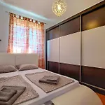펜션 4 Bedroom Lovely In *