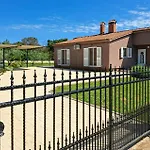 4 Bedroom Lovely In 풀라
